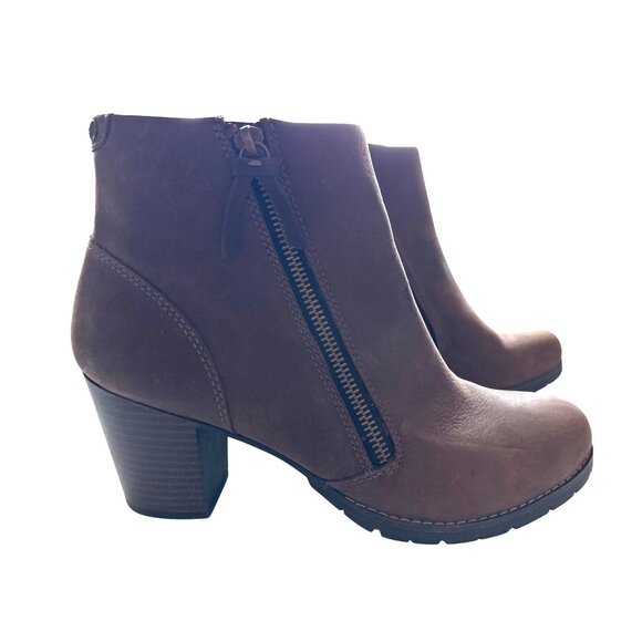 Clark’s Mission Alfa Brown Ankle Boots Faux Leather Double Side Zippers Size 9 - Picture 2 of 7